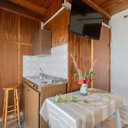 Agnadi Sea View Apartments, By Zantewize *